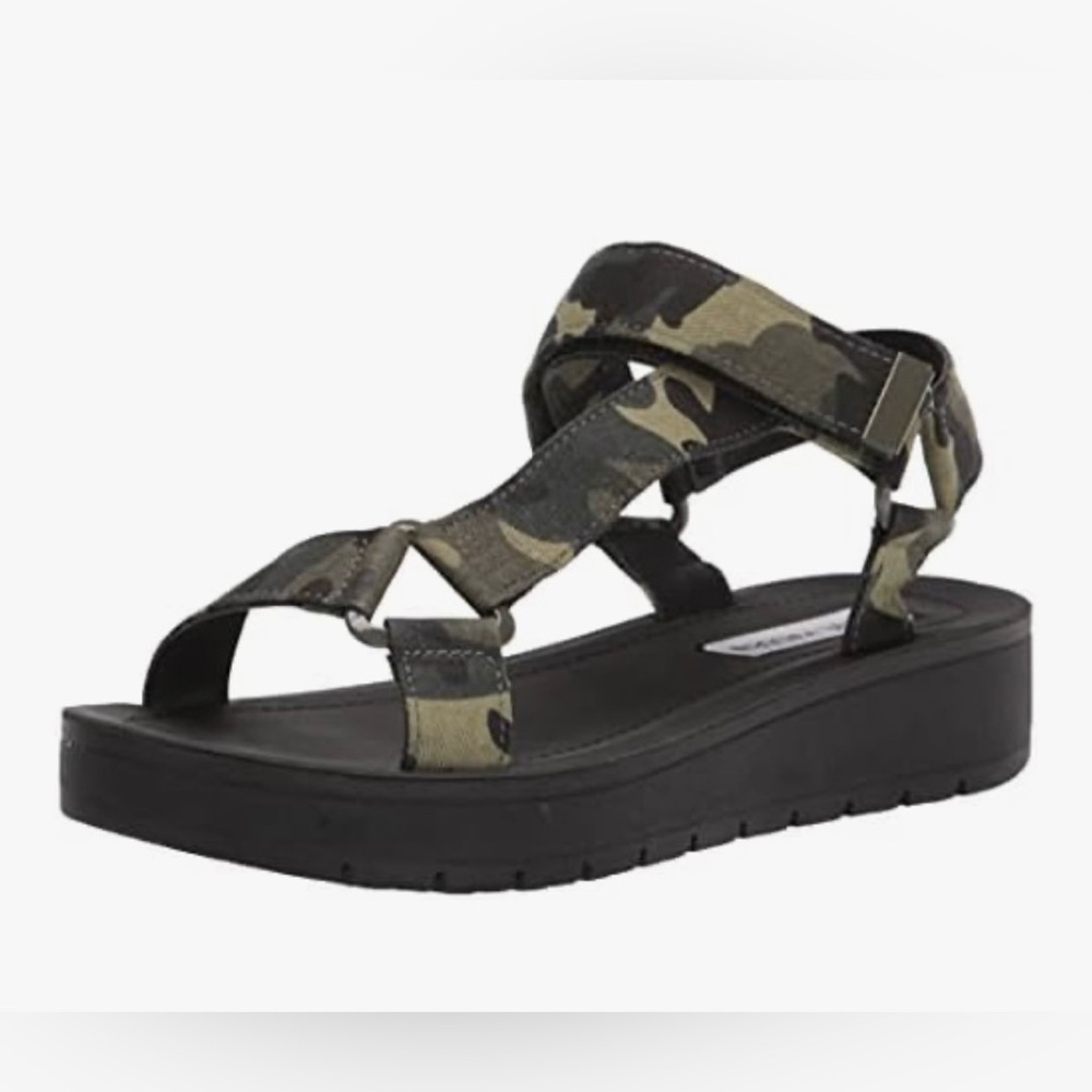 Women’s Steve Madden Henley Camo Print Sandals size 9